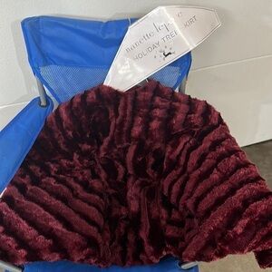 Gorgeous Nanette Lepore Burgundy Holiday Tree Skirt